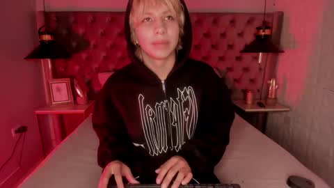 Snapshot of oliiverr22 chatting on November 2025 12:08:02 PM oliiverr22 online show from November 2025 12:08:02 PM