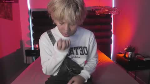 Snapshot of oliiverr22 chatting on December 2025 12:14:02 PM oliiverr22 online show from December 2025 12:14:02 PM