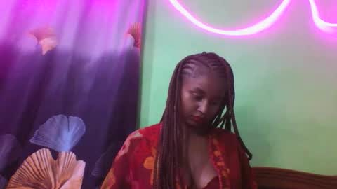 olinah610 online show from December 2025 05:29:01 PM