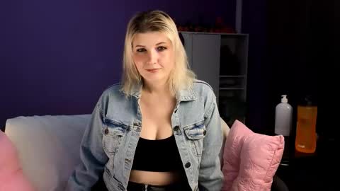 OliSunny Olivia online show from October 2025 07:29:02 PM