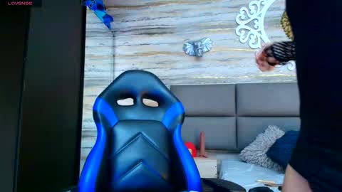 Snapshot of oliver__brown chatting on November 2025 09:50:01 PM Oliver online show from November 2025 09:50:01 PM