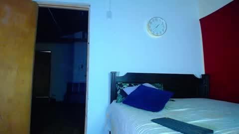 Snapshot of oliver_and_megan chatting on September 2025 06:39:01 AM Oliver and MeganIndependent online show from September 2025 06:39:01 AM