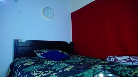 Snapshot of oliver_and_megan chatting on October 2025 08:23:01 AM Oliver and MeganIndependent online show from October 2025 08:23:01 AM