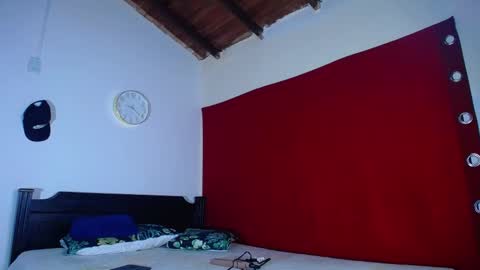 Snapshot of oliver_and_megan chatting on October 2025 02:23:02 AM Oliver and MeganIndependent online show from October 2025 02:23:02 AM