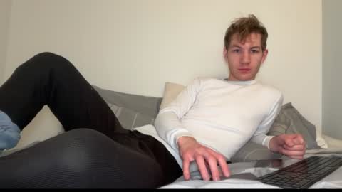 Snapshot of oliver_beck chatting on February 2025 07:20:02 PM Oliver Beck online show from February 2025 07:20:02 PM