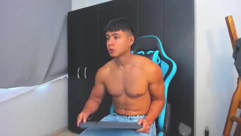 Oliver bray online show from December 2025 07:42:01 PM