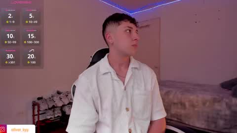 Snapshot of oliver_kyy chatting on April 2026 07:16:01 PM oliveeer online show from April 2026 07:16:01 PM