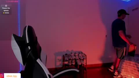 Snapshot of oliver_kyy chatting on April 2026 09:56:02 PM oliveeer online show from April 2026 09:56:02 PM