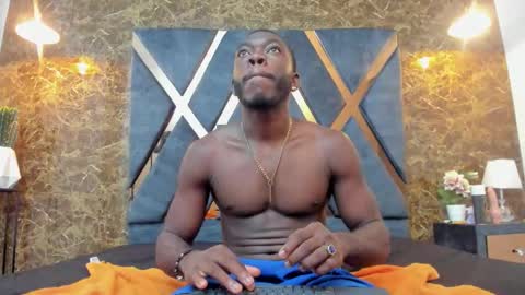 OLIVER LAURENT online show from March 2026 01:17:01 PM