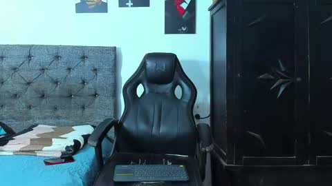 oliver_smith_2 online show from April 2026 07:38:02 PM