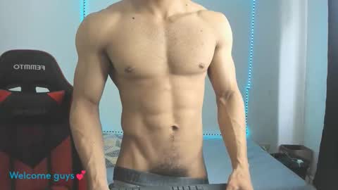 Snapshot of oliver_thompsson chatting on November 2025 02:06:01 PM oliver thompsson online show from November 2025 02:06:01 PM