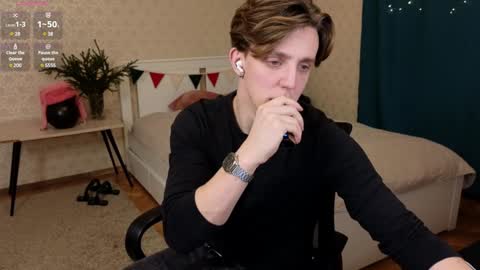 Snapshot of oliver_travis chatting on January 2025 10:55:01 PM Oliver Evans online show from January 2025 10:55:01 PM