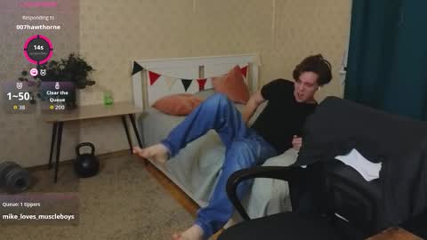 Snapshot of oliver_travis chatting on October 2025 12:41:01 AM Oliver Evans online show from October 2025 12:41:01 AM