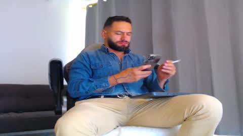 oliver online show from November 2025 12:49:02 PM