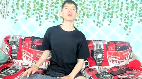 Snapshot of oliverhot2005 chatting on February 2025 12:39:01 PM oliverhot2005 online show from February 2025 12:39:01 PM