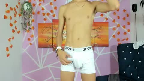 Snapshot of oliverhot_2005 chatting on February 2025 06:26:01 PM oliverhot_2005 online show from February 2025 06:26:01 PM