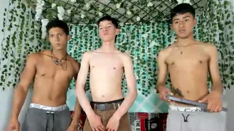 Snapshot of oliverhot_2005 chatting on February 2025 07:38:02 PM oliverhot_2005 online show from February 2025 07:38:02 PM