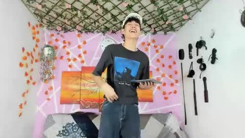 Snapshot of oliverhot_2005 chatting on February 2025 01:26:01 AM oliverhot_2005 online show from February 2025 01:26:01 AM