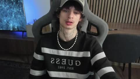 oliverrgroove online show from April 2026 12:50:02 PM