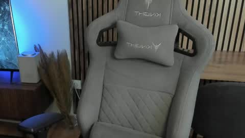 oliverrgroove online show from April 2026 12:15:02 PM