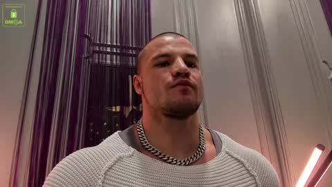 Snapshot of oliversport chatting on December 2024 03:35:01 PM OliverSport online show from December 2024 03:35:01 PM