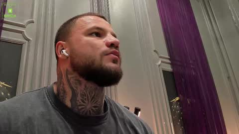 Snapshot of oliversport chatting on October 2025 10:49:01 AM OliverSport online show from October 2025 10:49:01 AM