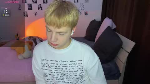 Snapshot of olivertasty chatting on October 2025 01:00:02 PM oliver online show from October 2025 01:00:02 PM