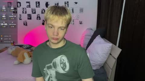 Snapshot of olivertasty chatting on December 2025 04:40:02 AM oliver online show from December 2025 04:40:02 AM