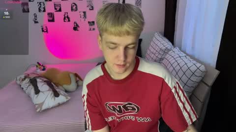 Snapshot of olivertasty chatting on December 2025 01:05:02 PM oliver online show from December 2025 01:05:02 PM