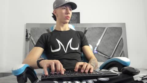 Snapshot of oliverthompson_01 chatting on December 2024 06:02:02 AM oliverthompson_01 online show from December 2024 06:02:02 AM