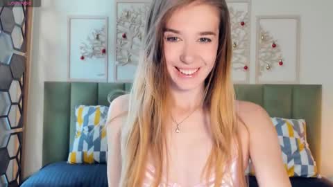 Olivia online show from October 2025 03:23:02 PM