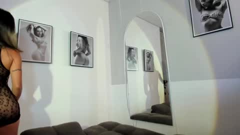 Olivia Collins online show from May 2026 11:04:01 AM