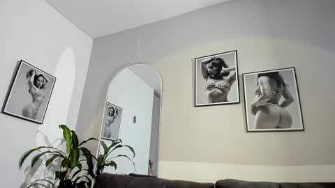 Olivia Collins online show from May 2026 11:09:02 AM