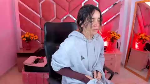 Snapshot of olivia_fox69 chatting on June 2026 03:31:01 AM OLIVIA online show from June 2026 03:31:01 AM