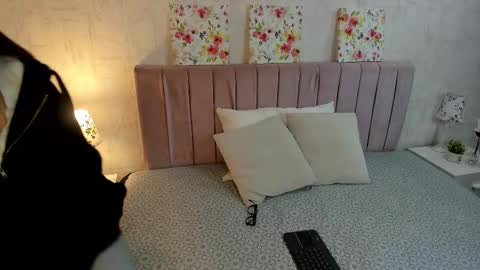 olivia online show from November 2025 04:56:01 AM