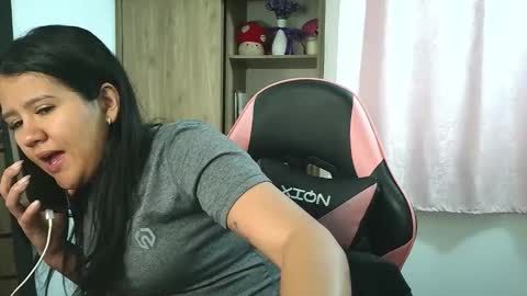 Olivia online show from November 2025 02:07:02 PM