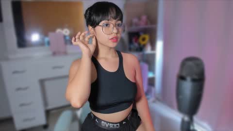 Olivia online show from February 2025 04:44:01 PM