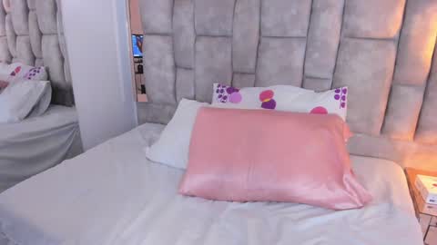 Olivia Evangelista online show from December 2024 04:01:02 AM