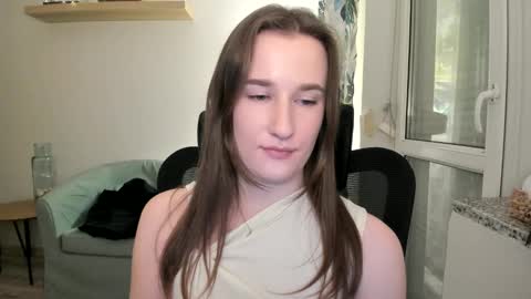 Snapshot of oliviaaa2003 chatting on January 2025 10:23:01 PM Oliwiaa2004 online show from January 2025 10:23:01 PM