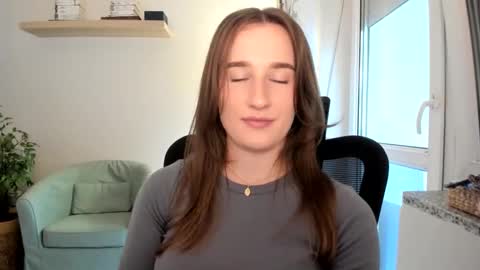 Snapshot of oliviaaa2003 chatting on September 2025 12:48:01 PM Oliwiaa2004 online show from September 2025 12:48:01 PM