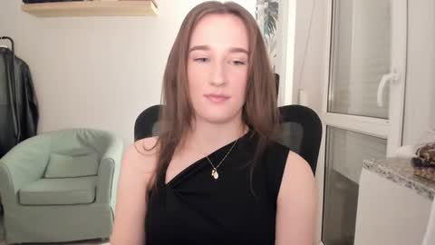 Snapshot of oliviaaa2003 chatting on November 2025 04:25:01 PM Oliwiaa2004 online show from November 2025 04:25:01 PM