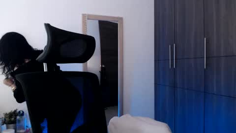 Snapshot of oliviaaa__ chatting on January 2025 02:40:02 PM oliviaaa__ online show from January 2025 02:40:02 PM