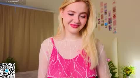 Snapshot of oliviabr0wn chatting on November 2025 02:12:01 AM Olivia online show from November 2025 02:12:01 AM