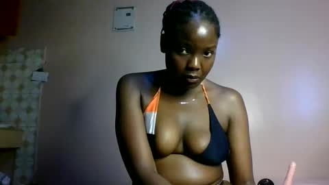 oliviah_1 online show from October 2025 08:06:01 AM