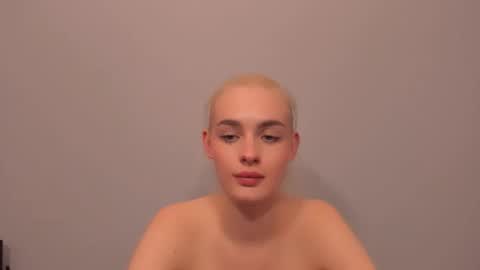 oliviaBeauty online show from March 2026 09:10:02 PM