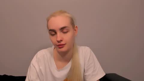 oliviaBeauty online show from March 2026 01:15:02 PM