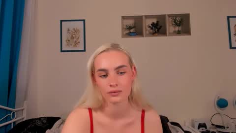 oliviaBeauty online show from April 2026 06:24:02 PM