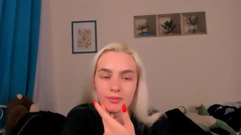 oliviaBeauty online show from June 2026 09:39:02 PM