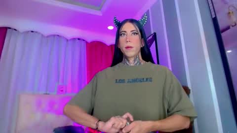 oliviahot01 online show from April 2026 01:08:02 PM