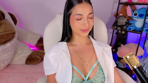 Snapshot of oliviamcneill chatting on September 2025 01:11:01 PM Olivia Mcneill  online show from September 2025 01:11:01 PM